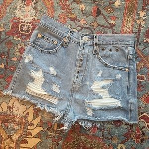 HIGH RISE JEAN SHORTS WITH DETAIL